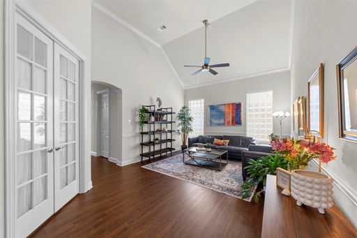 listing main photo