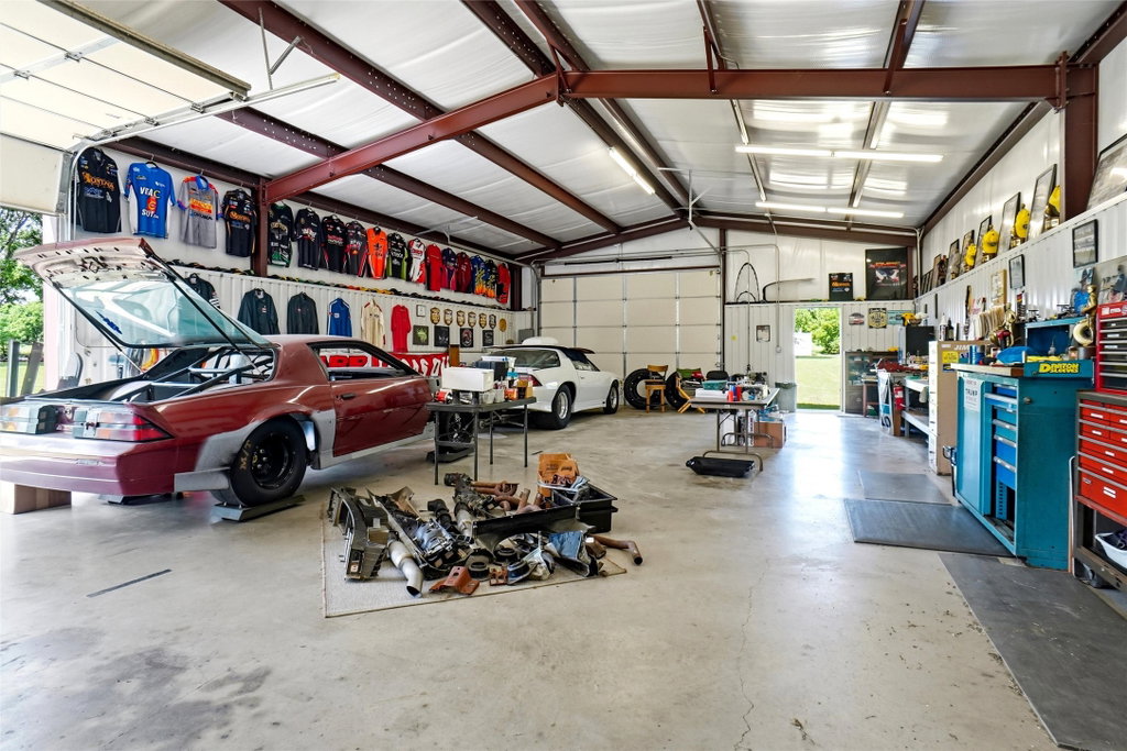 8983 W Odneal Rd, Krum, TX 76249