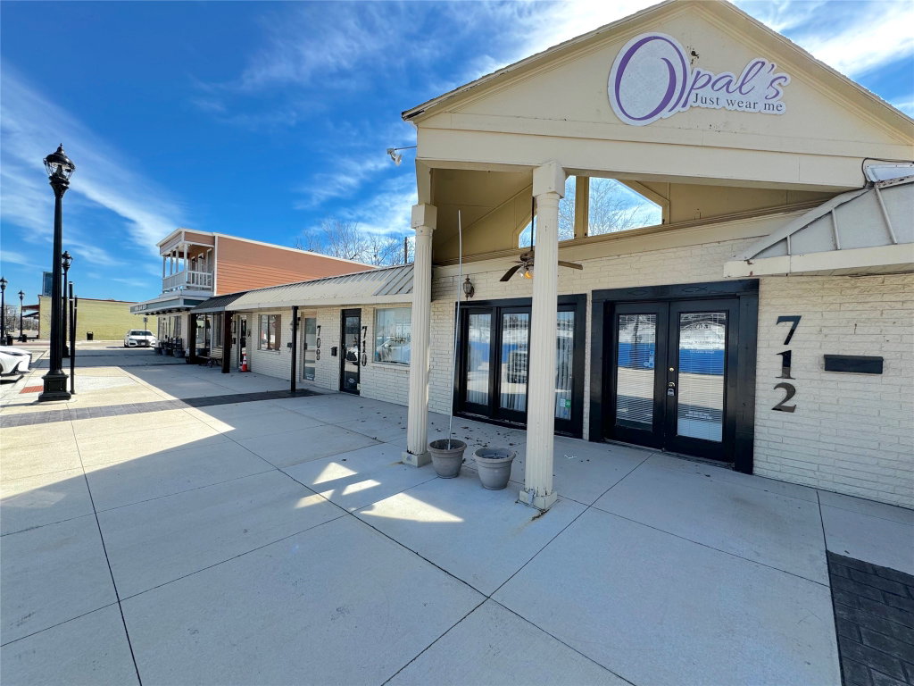 708 Cedar St, Cedar Hill, TX 75104