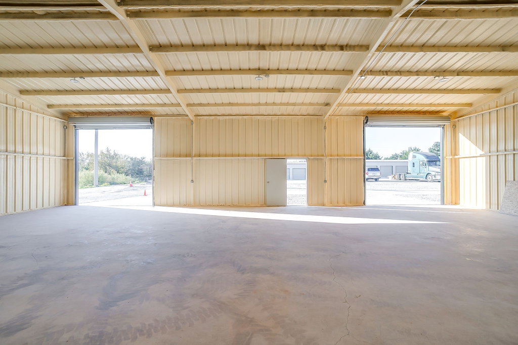 410 N Broadway St E, Joshua, TX 76058