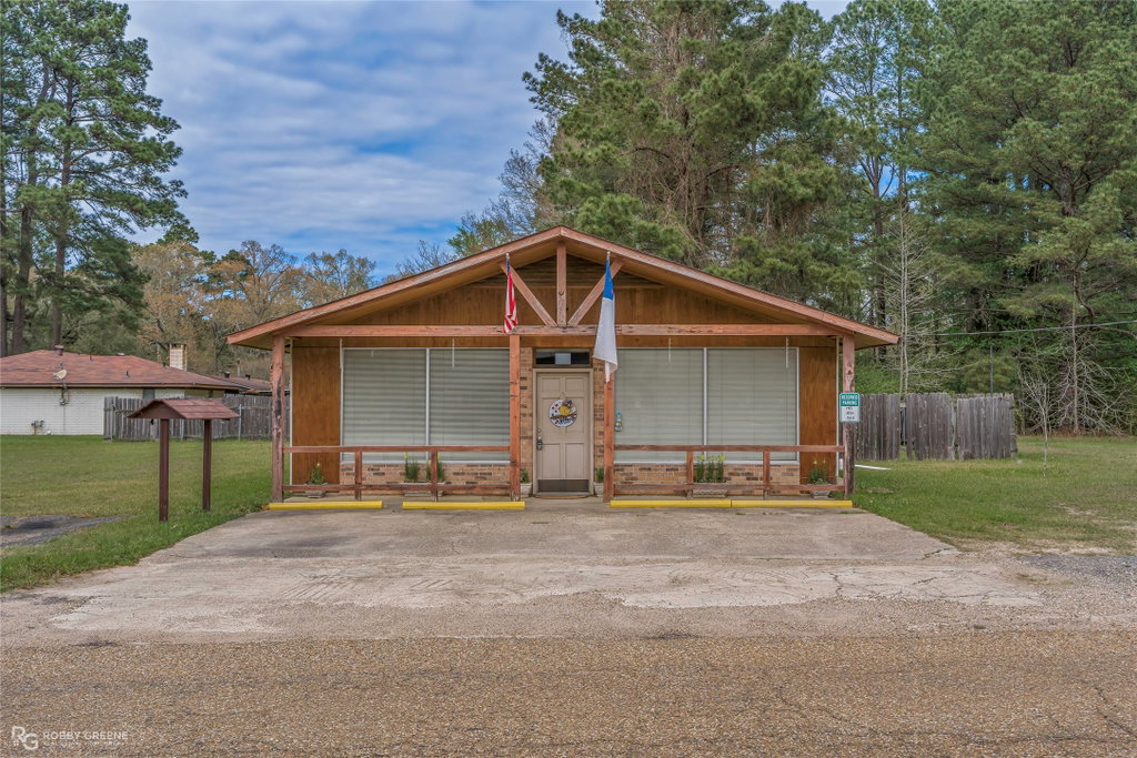 1104 Doctors Dr, Springhill, LA 71075
