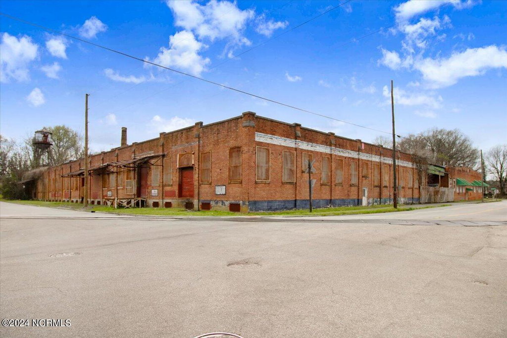 611 Goldsboro St S, Wilson, NC 27893