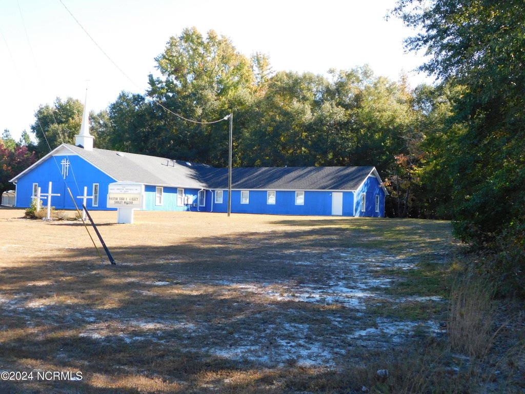 11121 Turnpike Rd, Laurinburg, NC 28352