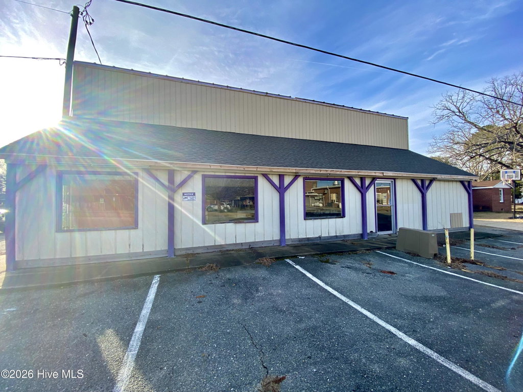 202 S Pine St, Pink Hill, NC 28572