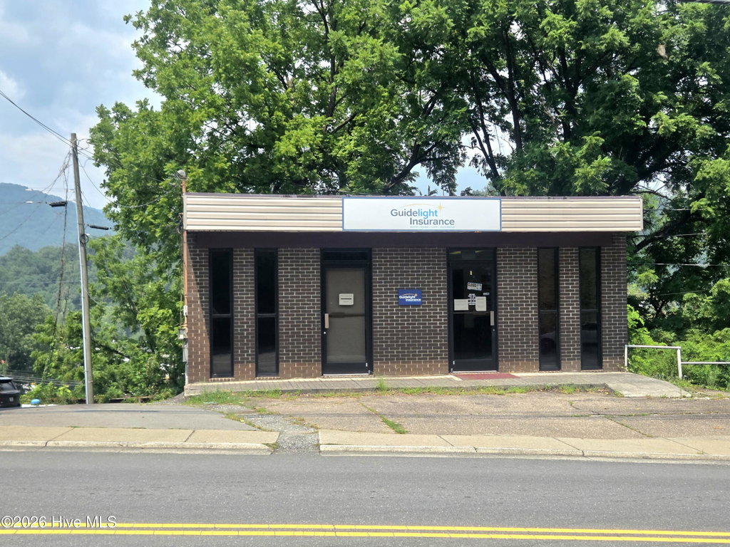 214 E Main St, Robbinsville, NC 28771