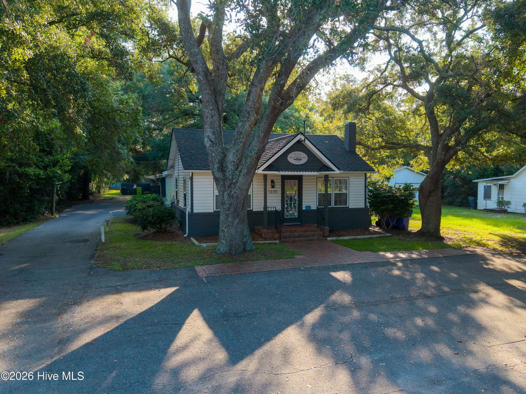 1330 N Howe St, Southport, NC 28461