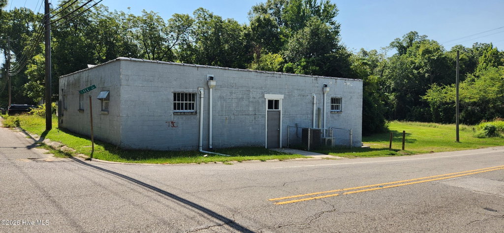 230 N Gill St, Laurinburg, NC 28352
