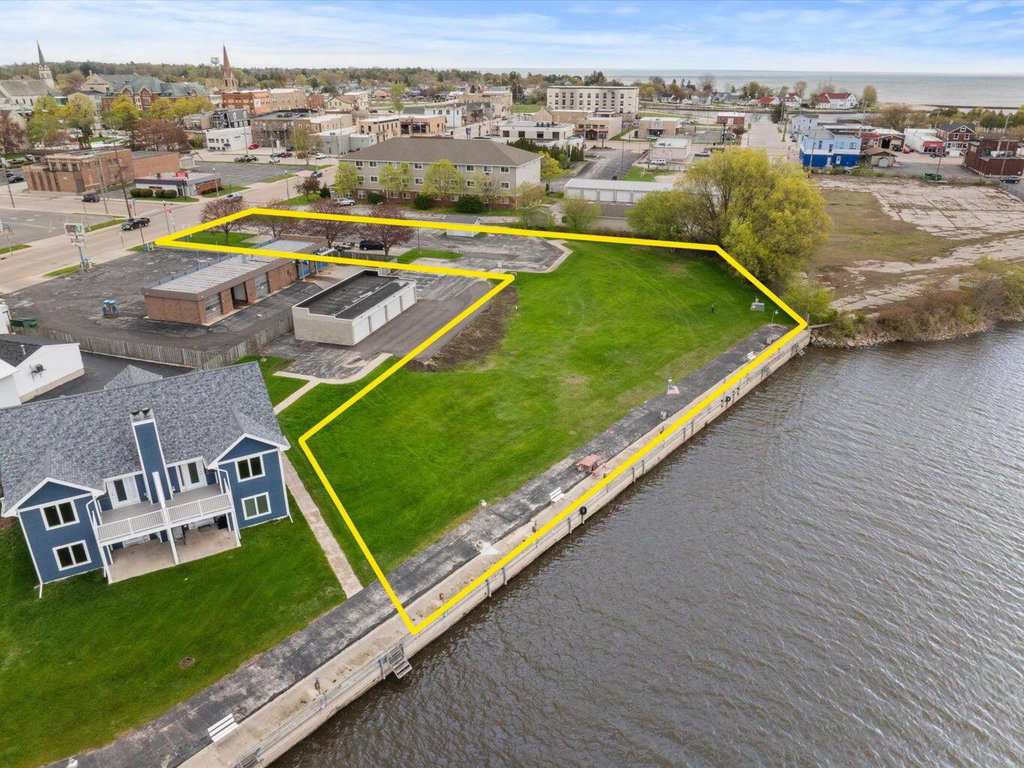1609 16Th St, Two Rivers, WI 54241