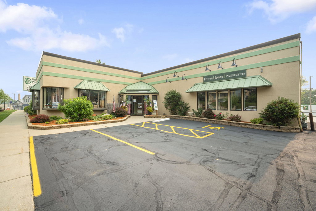 319 S Main St, West Bend, WI 53095