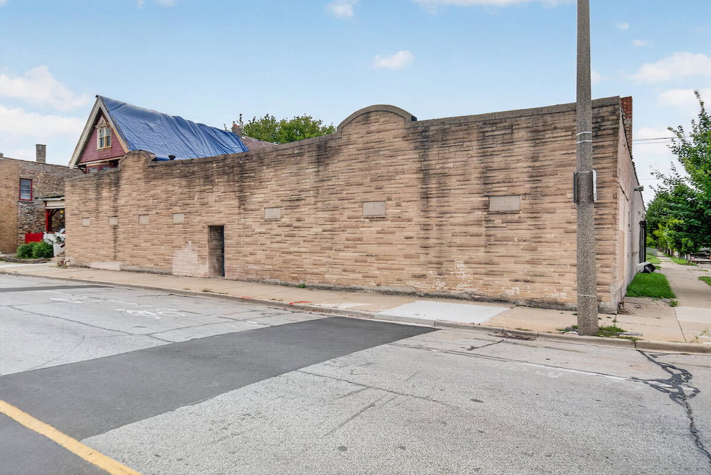 1829 W Center St, Milwaukee, WI 53206