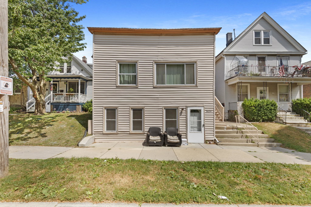 3654 E Squire Ave, Cudahy, WI 53110