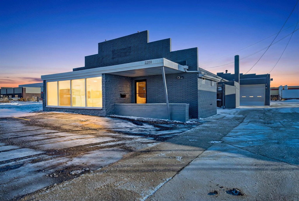2200 Miller Park Way, West Milwaukee, WI 53219