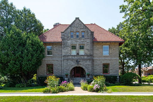 listing main photo