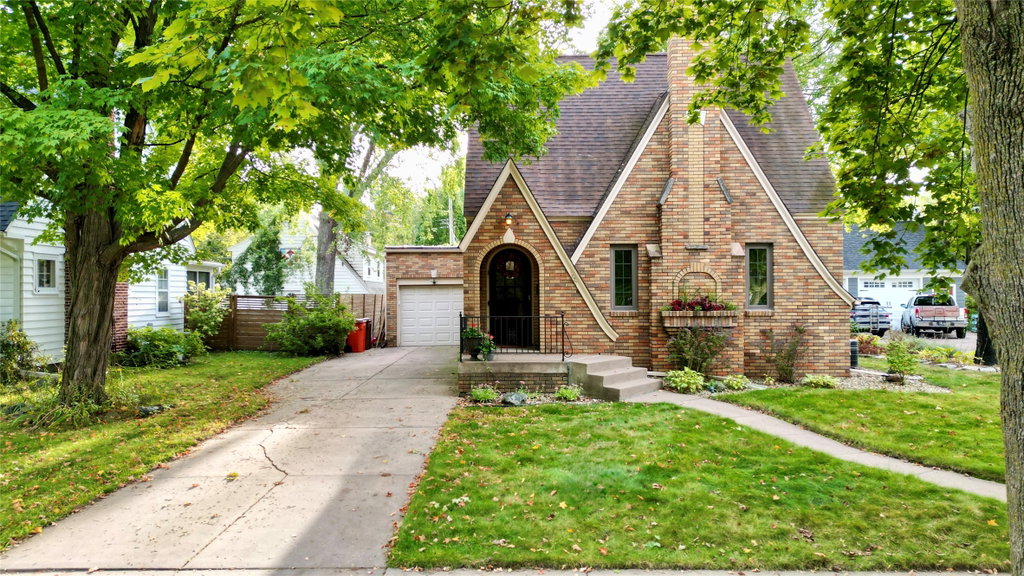 1627 Rust St, Eau Claire WI 54701 Home for Sale