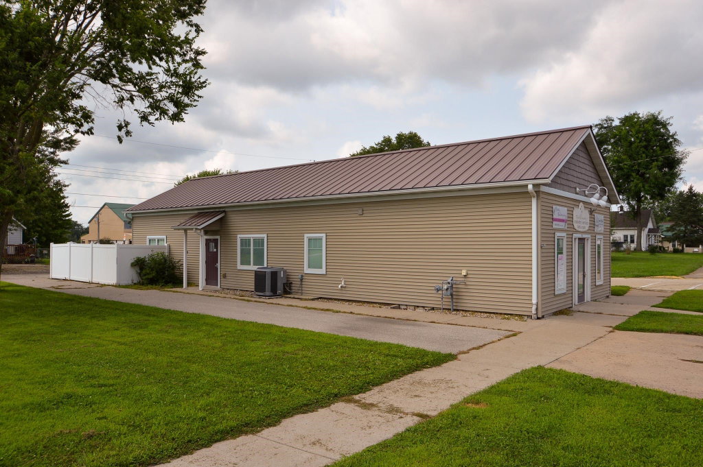 1201 S Beaumont Rd, Prairie du Chien, WI 53821