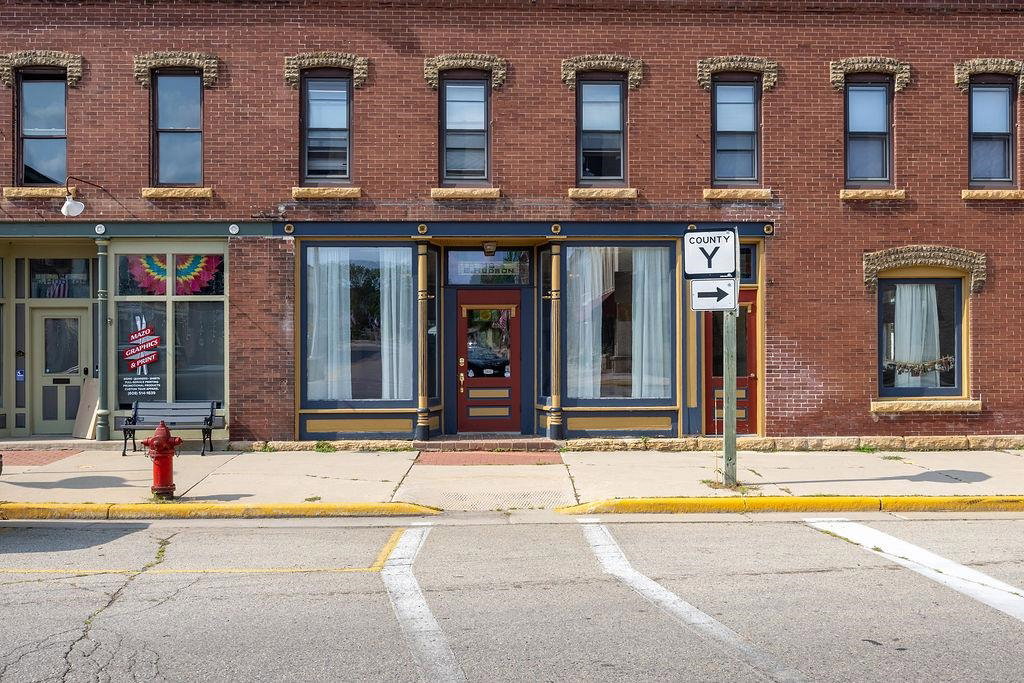 18 E Hudson St, Mazomanie, WI 53560