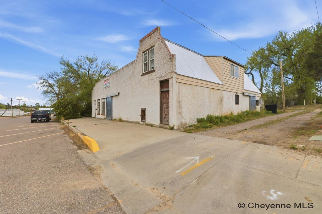 853 Water St, Wheatland, WY 82201
