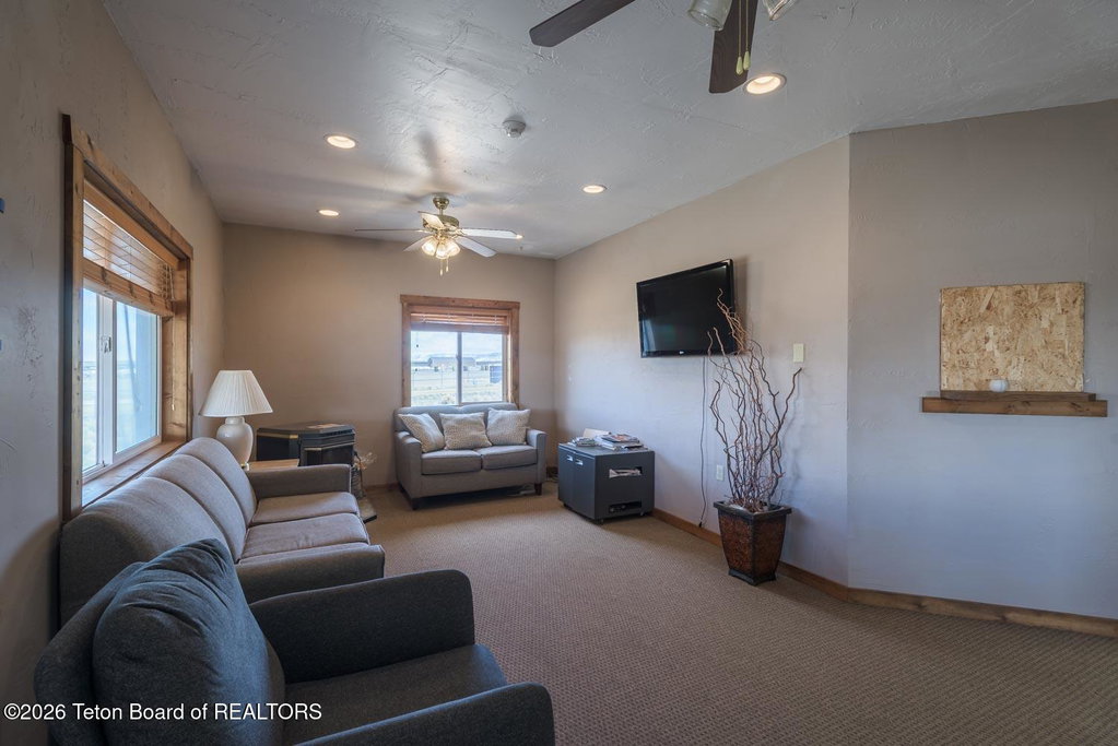 18 Patrick Rd, Boulder, WY 82923