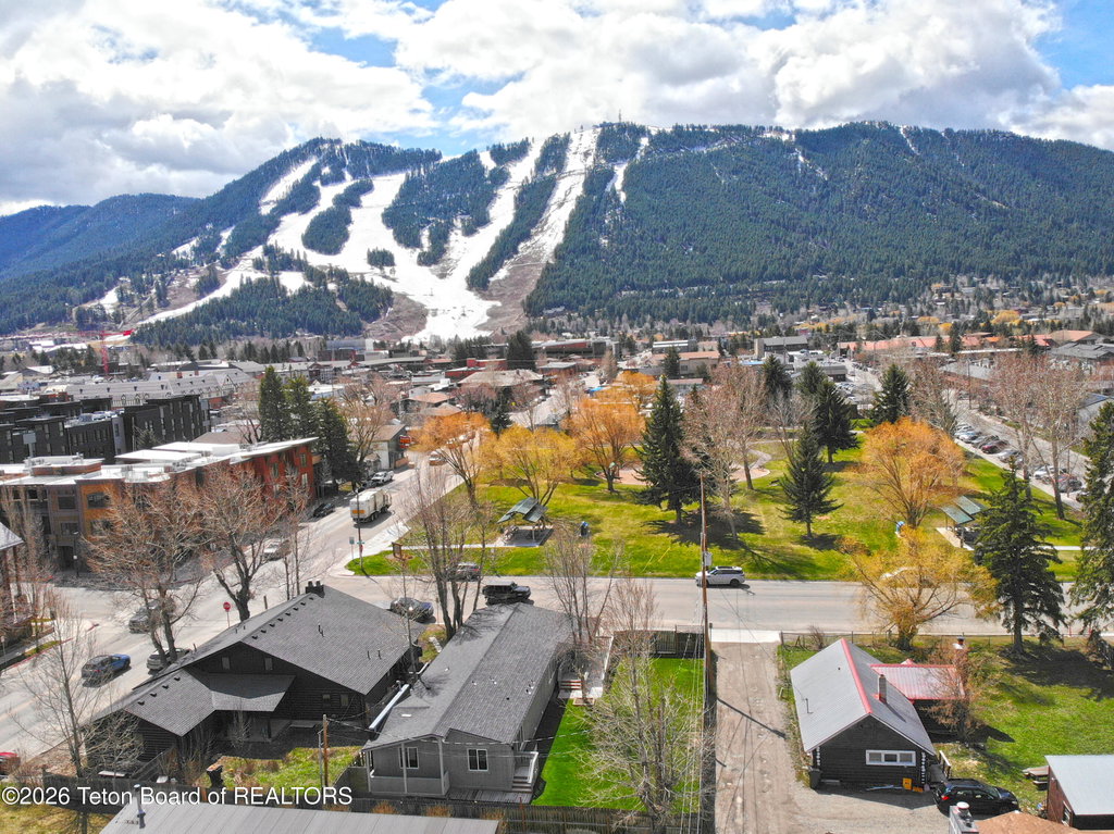 245 W Gill Ave, Jackson, WY 83001