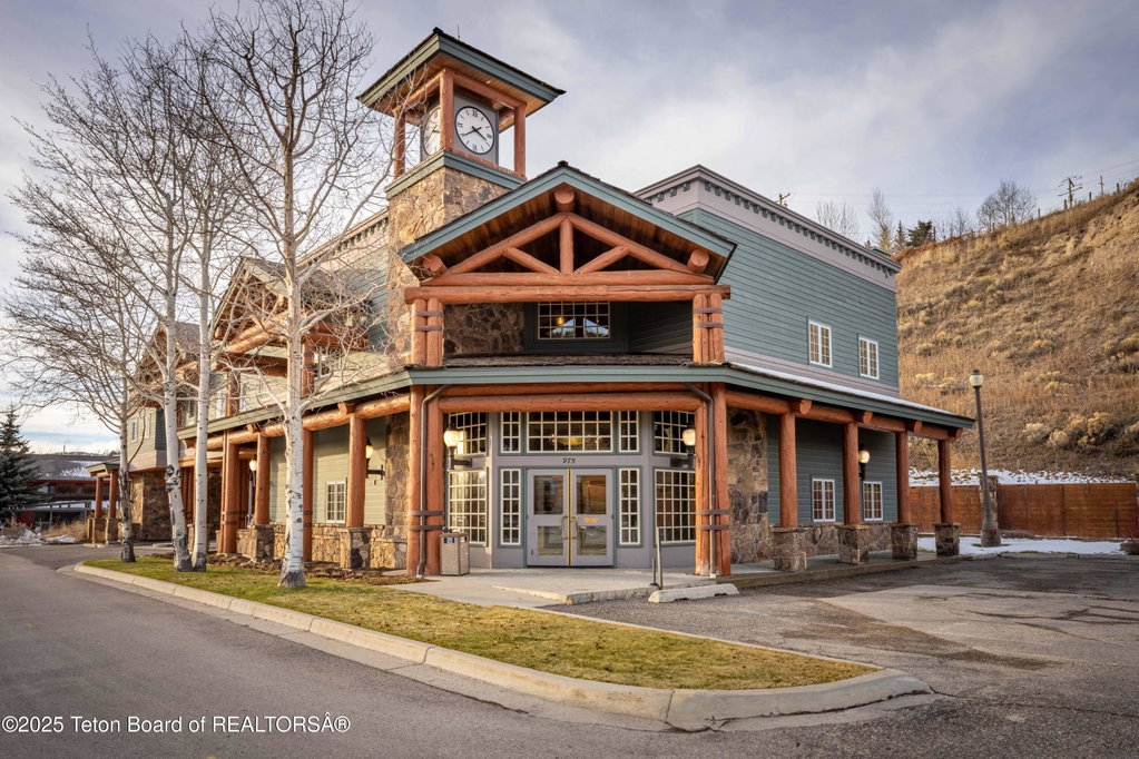 975 W Broadway Ave, Jackson, WY 83001