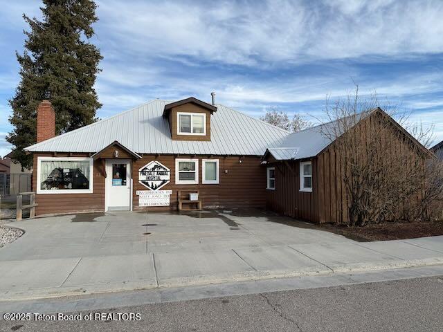 43 S Madison Ave, Pinedale, WY 82941