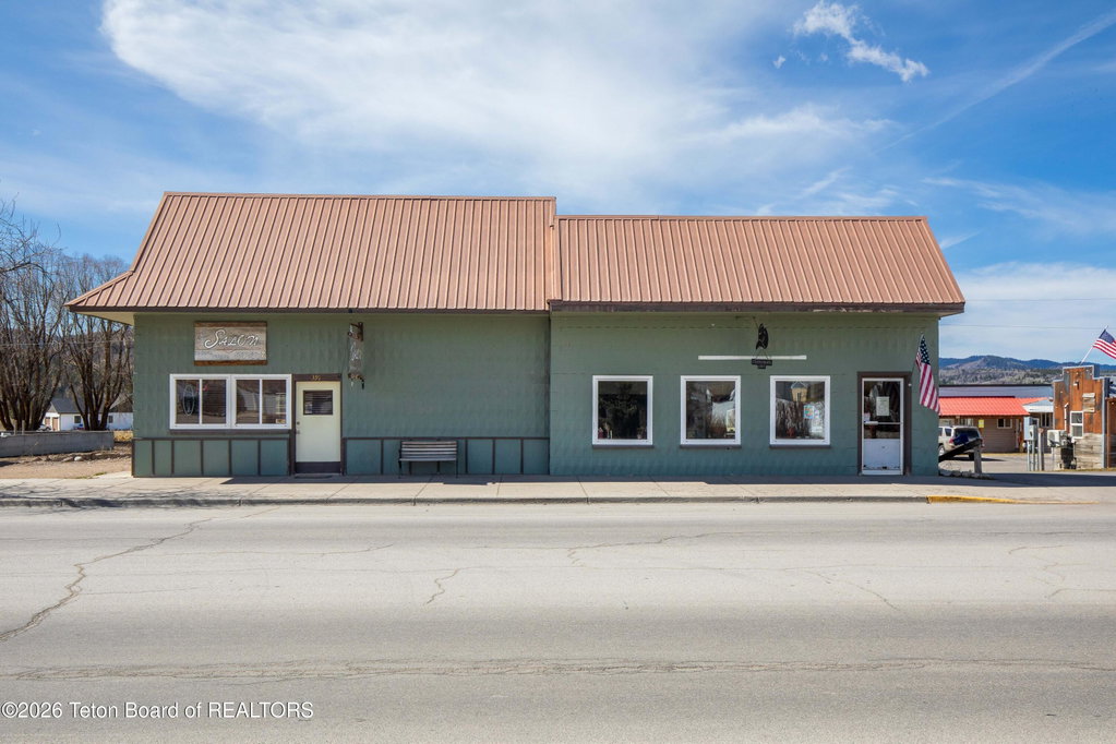 391 N Main St, Thayne, WY 83127