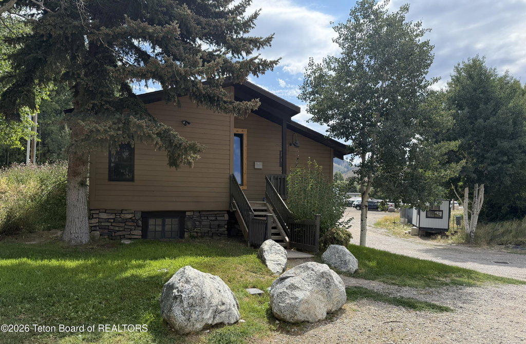 655 Deer Dr, Jackson, WY 83002